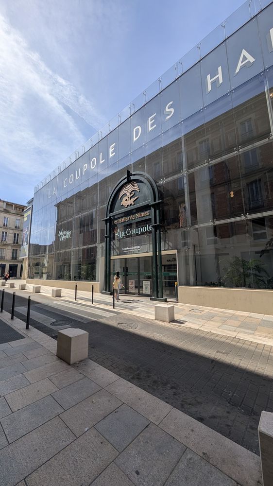 Façade vitrée d’un équipement public